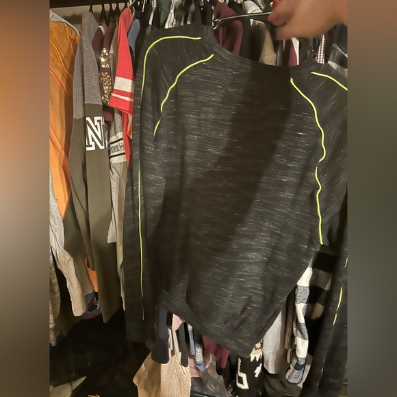 VS PINK SWEATSHIRT - Picture 3 of 3